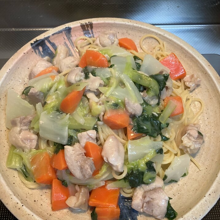 鶏肉と白菜と人参と小松菜の中華風クリームパスタ♪